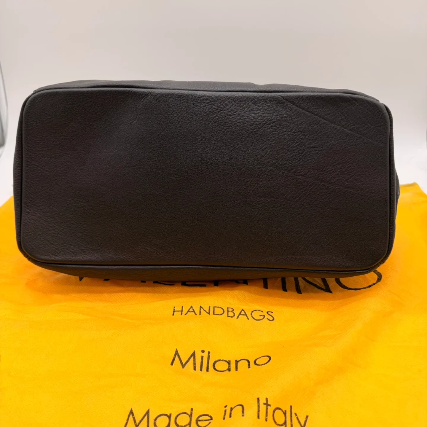 Mario Valentino Black Leather Bag – LIKE NEW – Made in Italy image indicator(4)