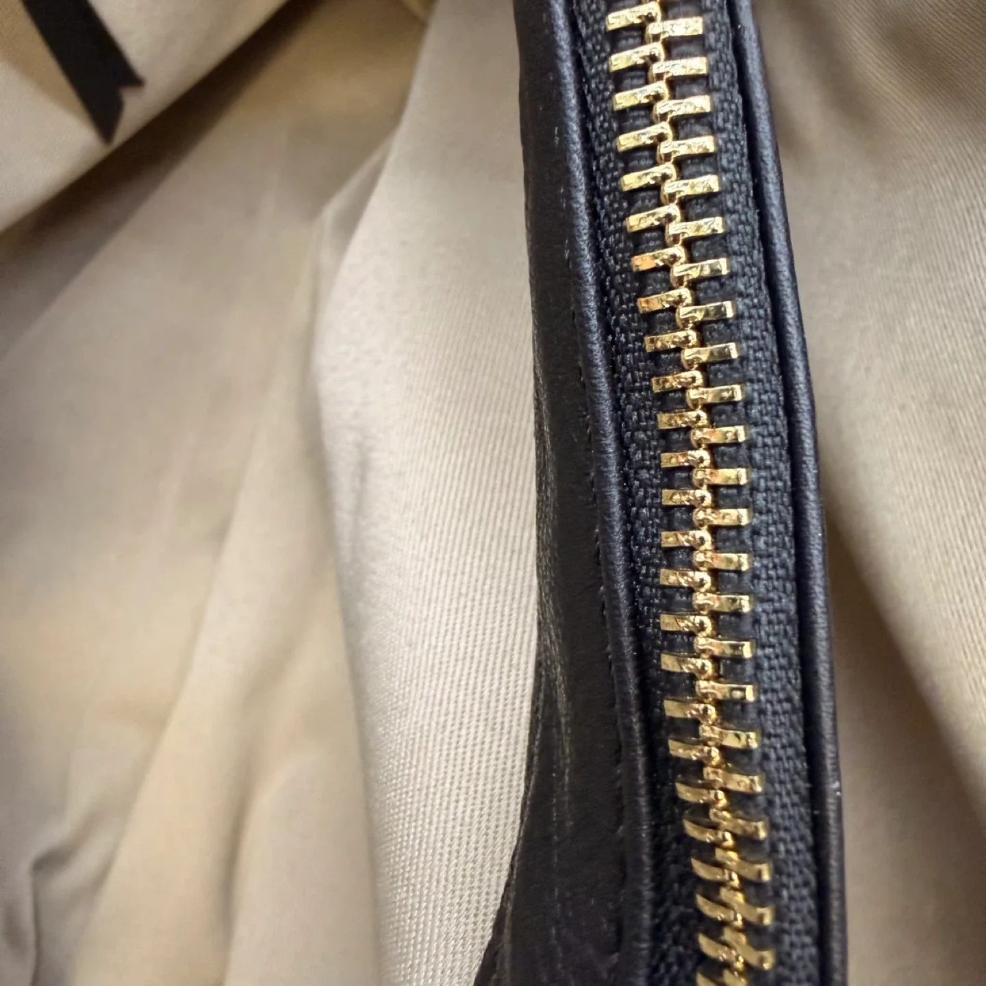 Mario Valentino Black Leather Bag – LIKE NEW – Made in Italy image indicator(7)