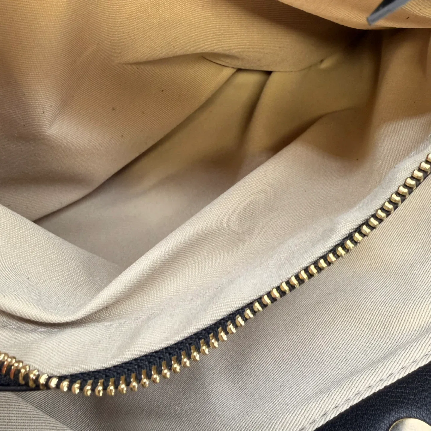 Mario Valentino Black Leather Bag – LIKE NEW – Made in Italy image indicator(9)