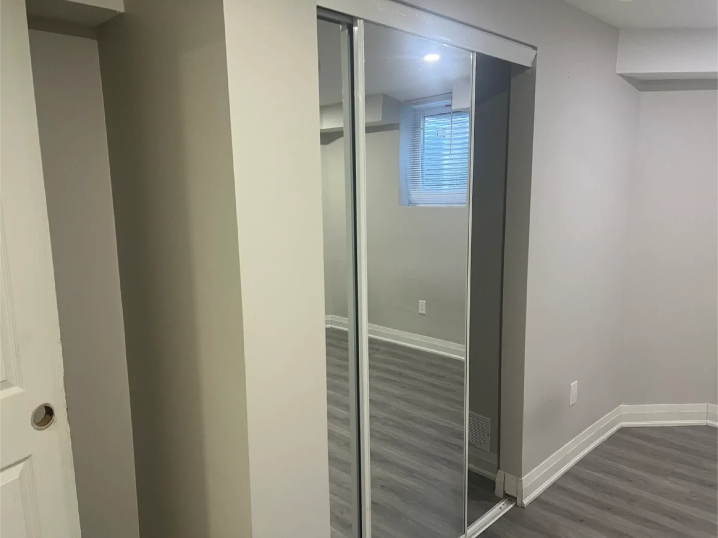 Basement for rent image indicator(6)