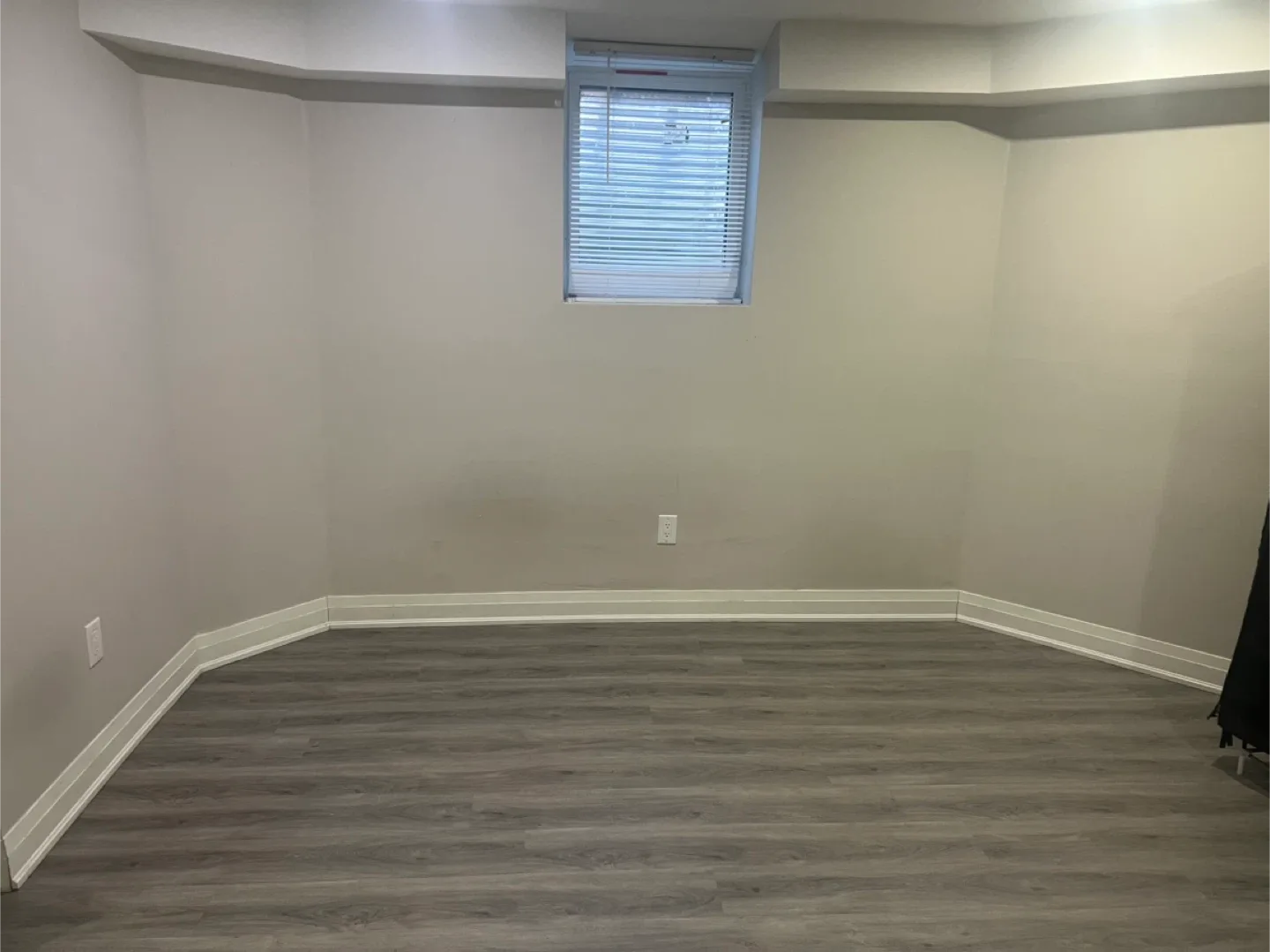 Basement for rent image indicator(7)