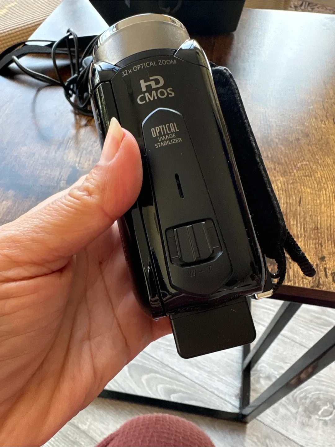 Thrifty picks Canon VIXIA HFR500 HD Camcorder image indicator(2)