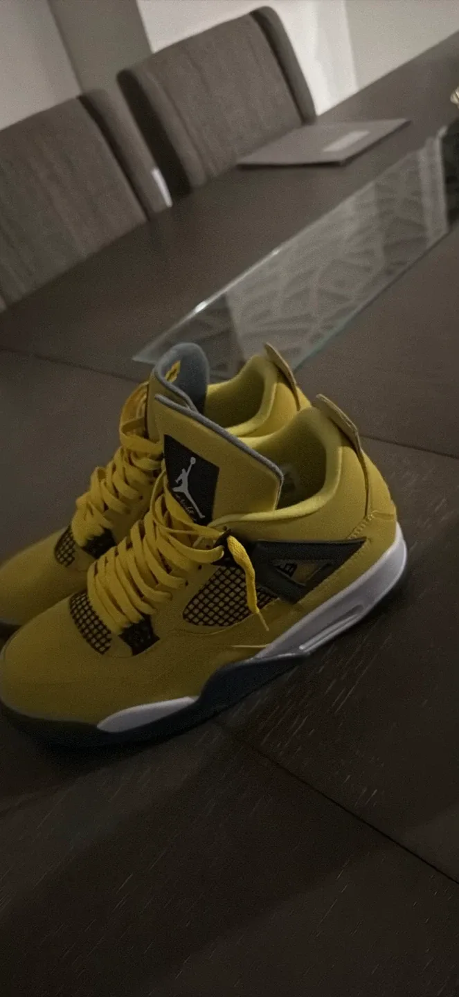 Air Jordan 4 Retro Lightning image indicator(3)