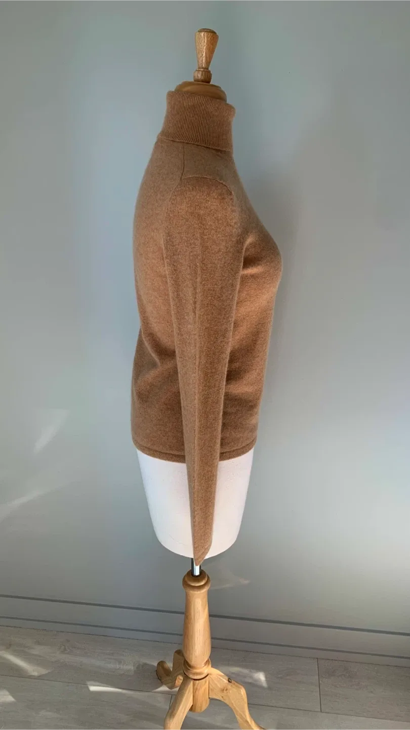 Lord & Tailor Premium Cashmere Turtleneck in Ginger Brown Size M image indicator(6)