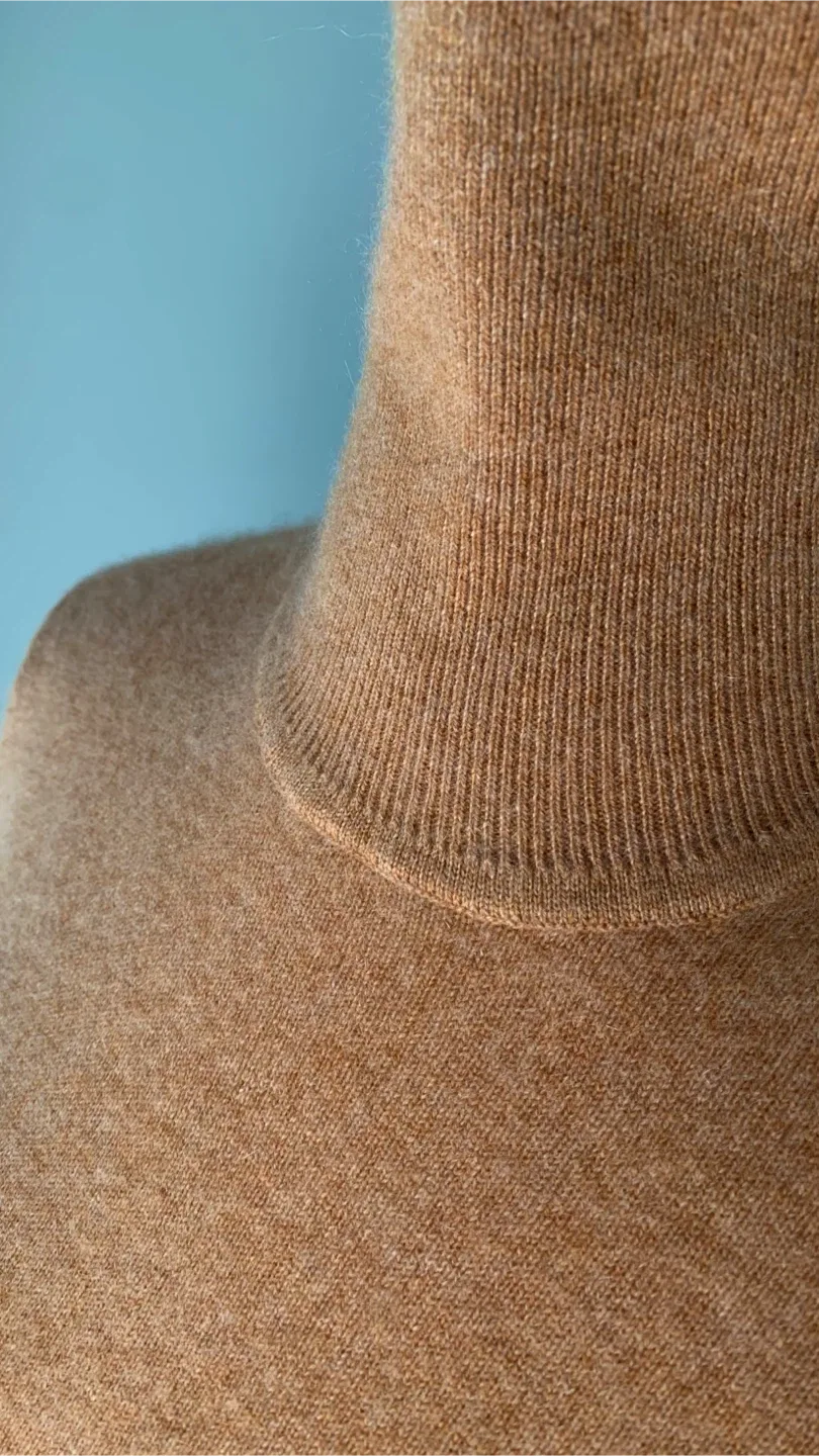 Lord & Tailor Premium Cashmere Turtleneck in Ginger Brown Size M image indicator(3)