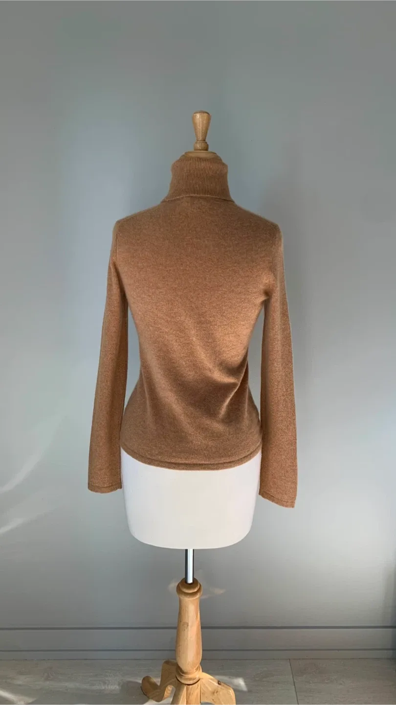 Lord & Tailor Premium Cashmere Turtleneck in Ginger Brown Size M image indicator(9)