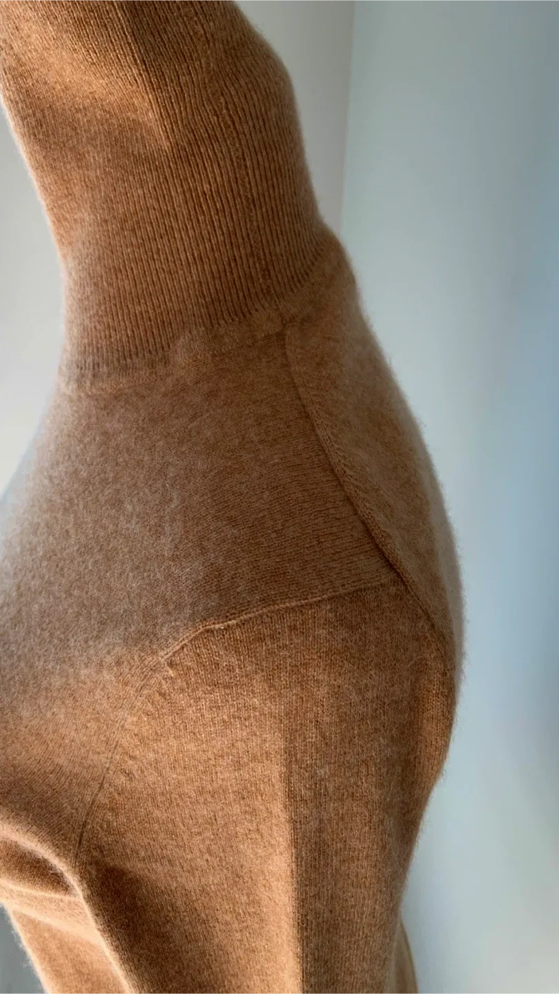 Lord & Tailor Premium Cashmere Turtleneck in Ginger Brown Size M image indicator(7)