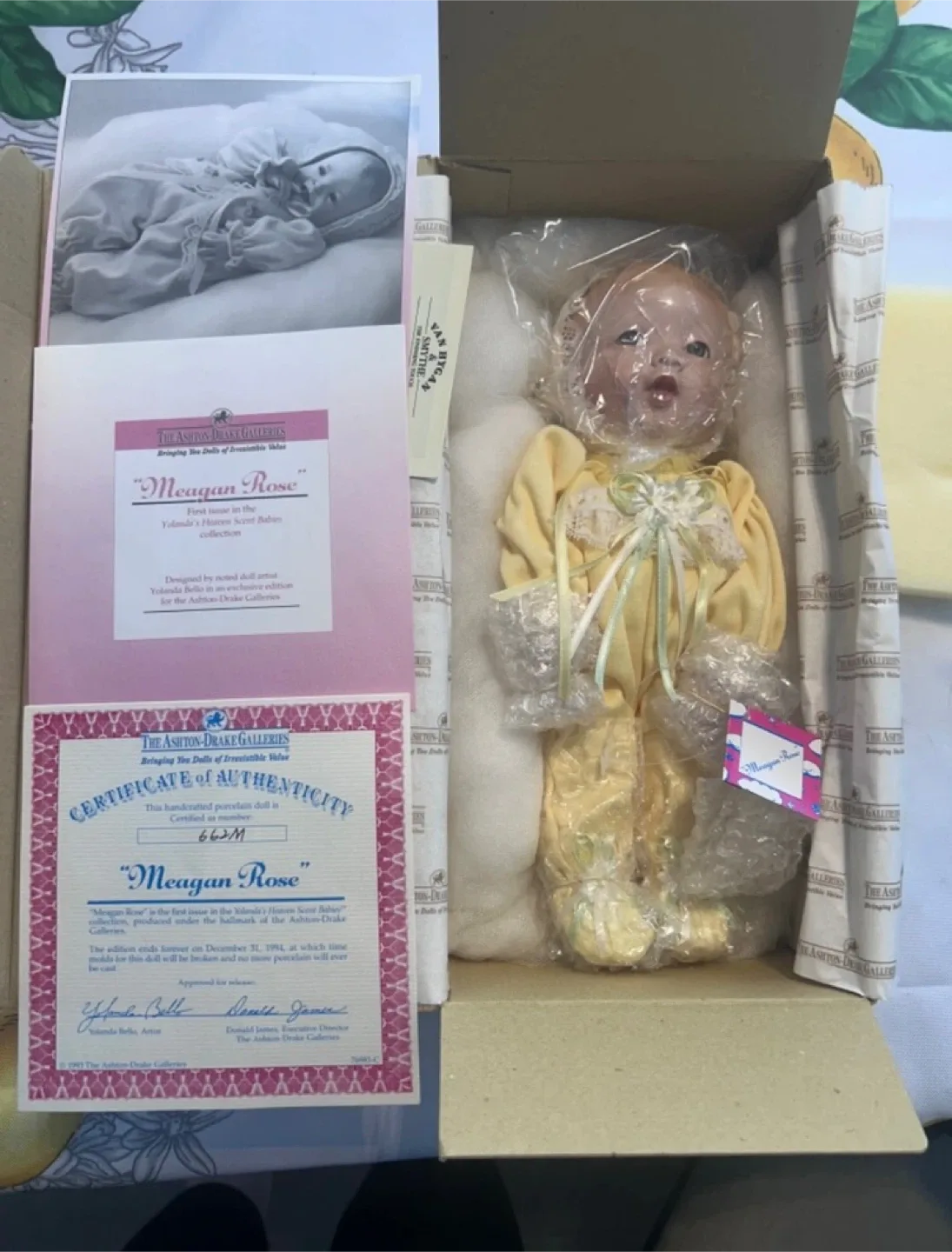 Ashton-Drake Galleries Yolanda's Heaven Scent Baby Doll image indicator(2)