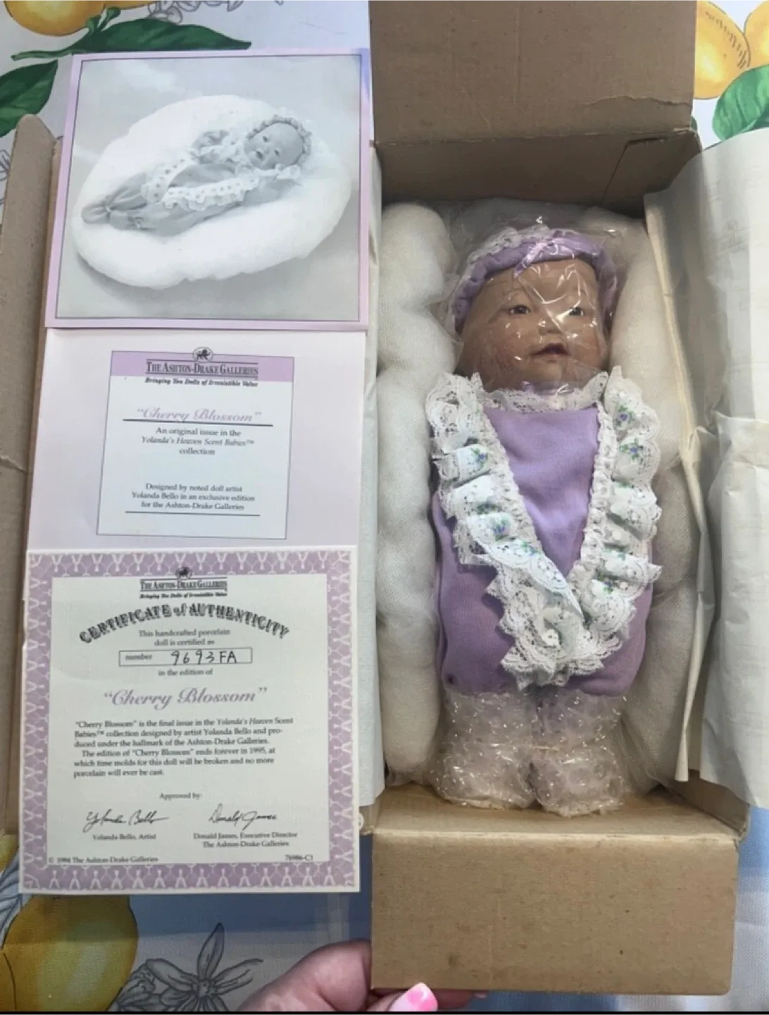 Ashton-Drake Galleries Yolanda's Heaven Scent Baby Doll image indicator(4)