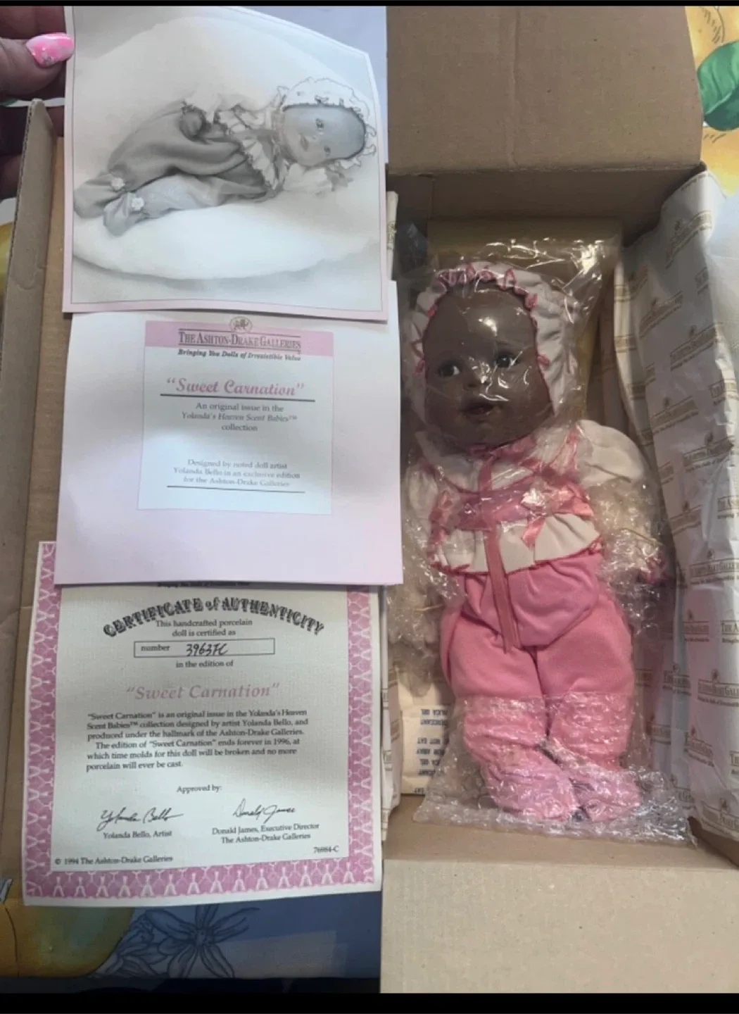 Ashton-Drake Galleries Yolanda's Heaven Scent Baby Doll image indicator(5)