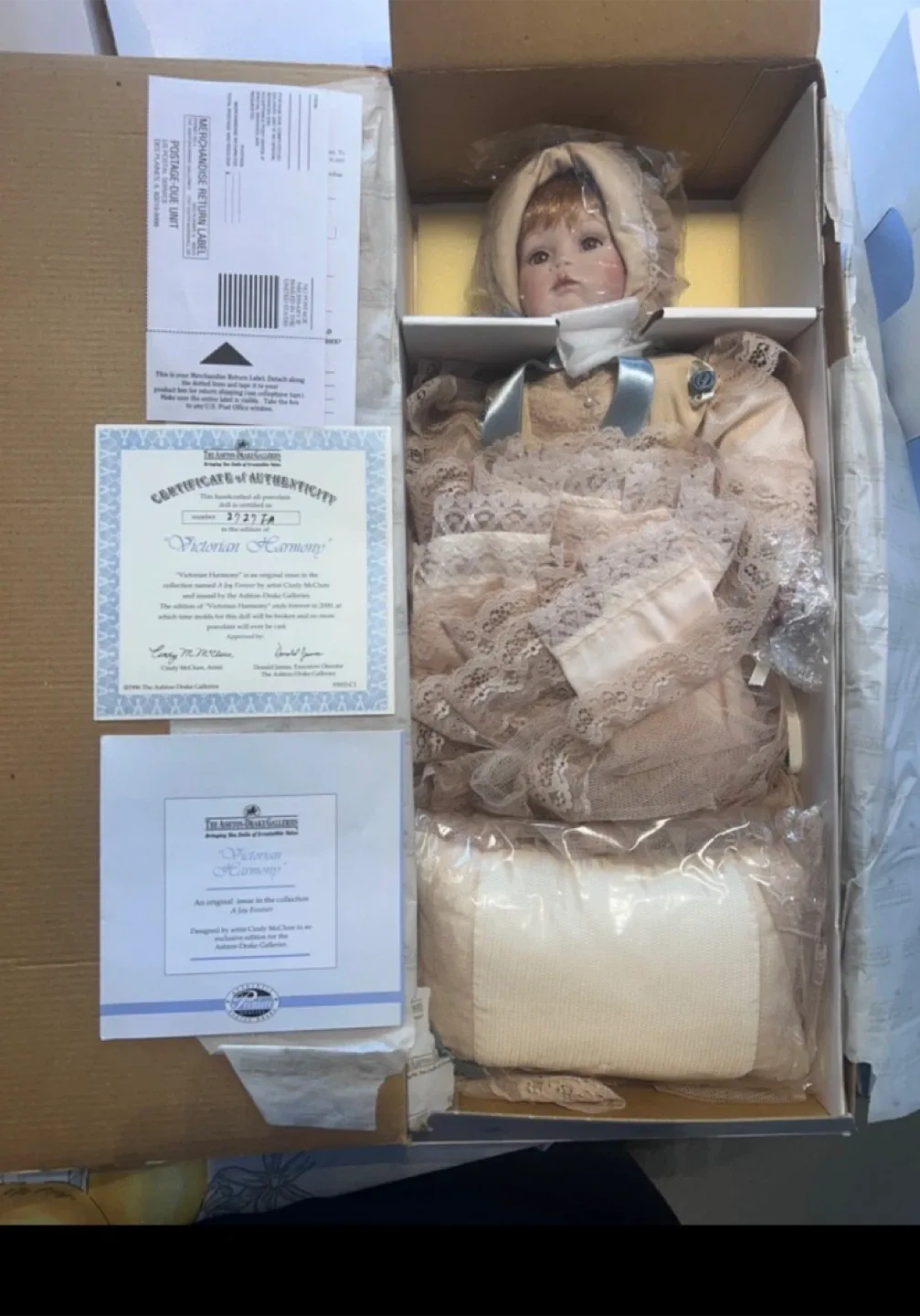 Ashton-Drake Galleries Yolanda's Heaven Scent Baby Doll image indicator(9)