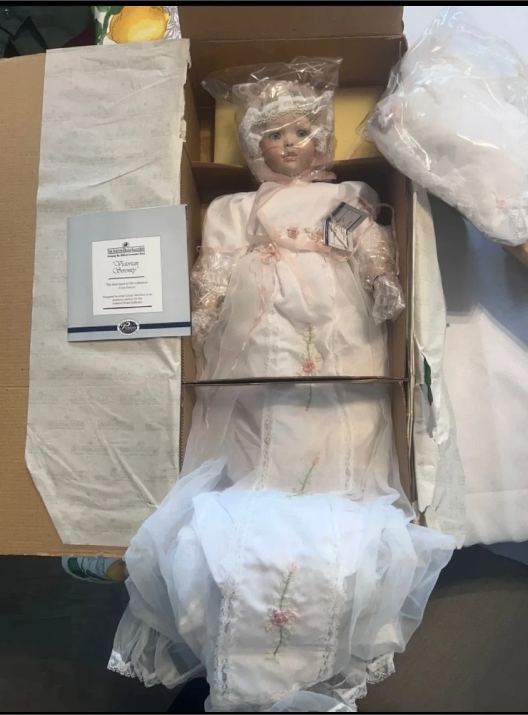 Ashton-Drake Galleries Yolanda's Heaven Scent Baby Doll image indicator(8)