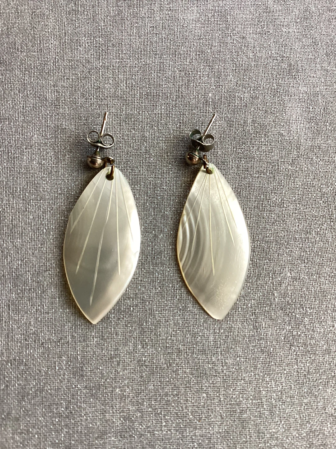 CREAM DANGLY EARRINGS