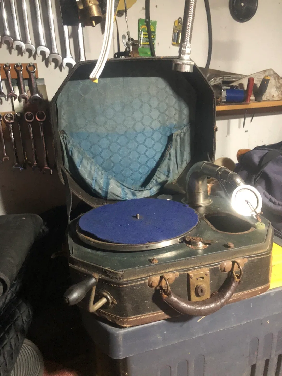 Antique Portable Gramophone image indicator(2)