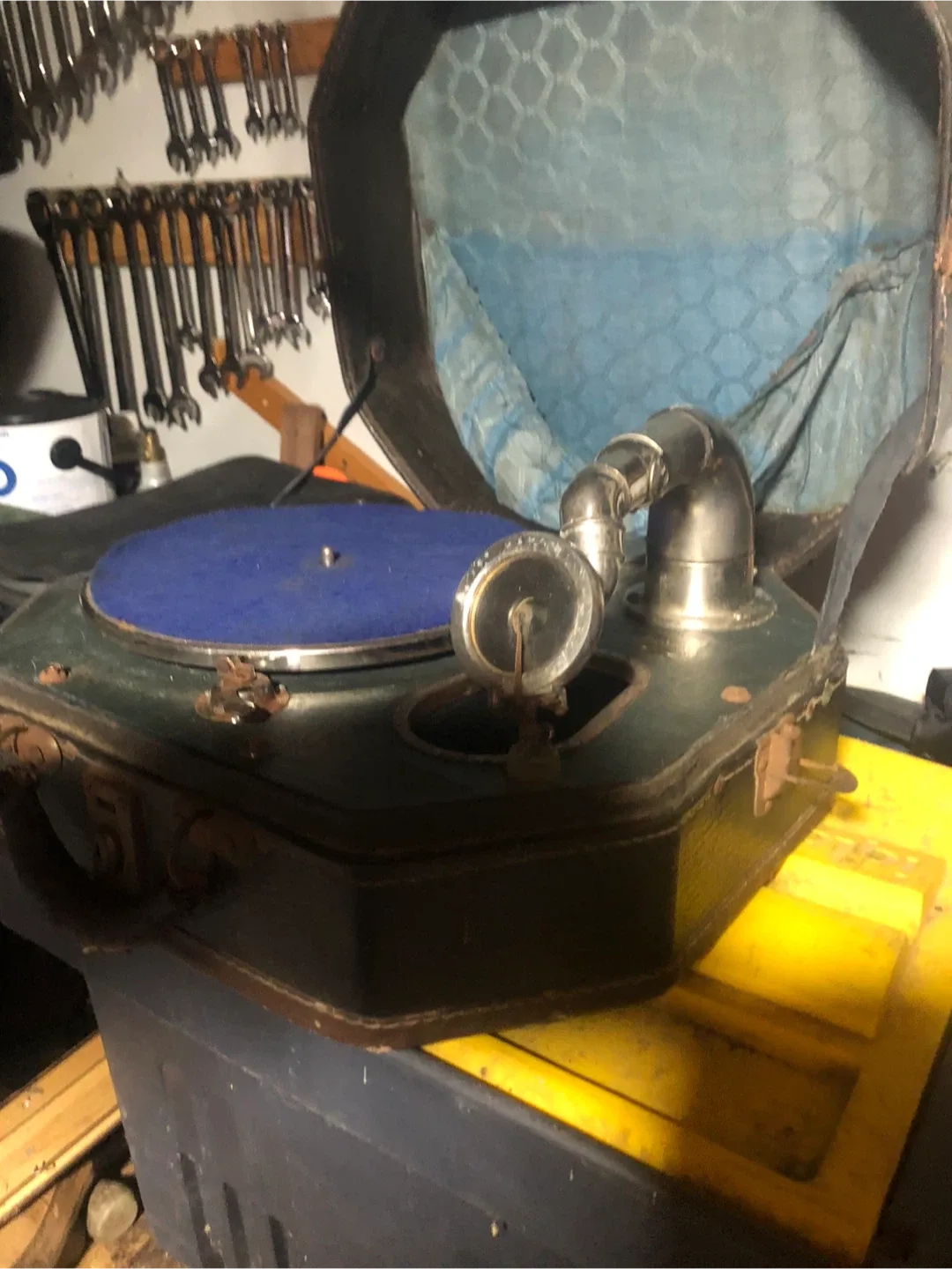 Antique Portable Gramophone image indicator(3)