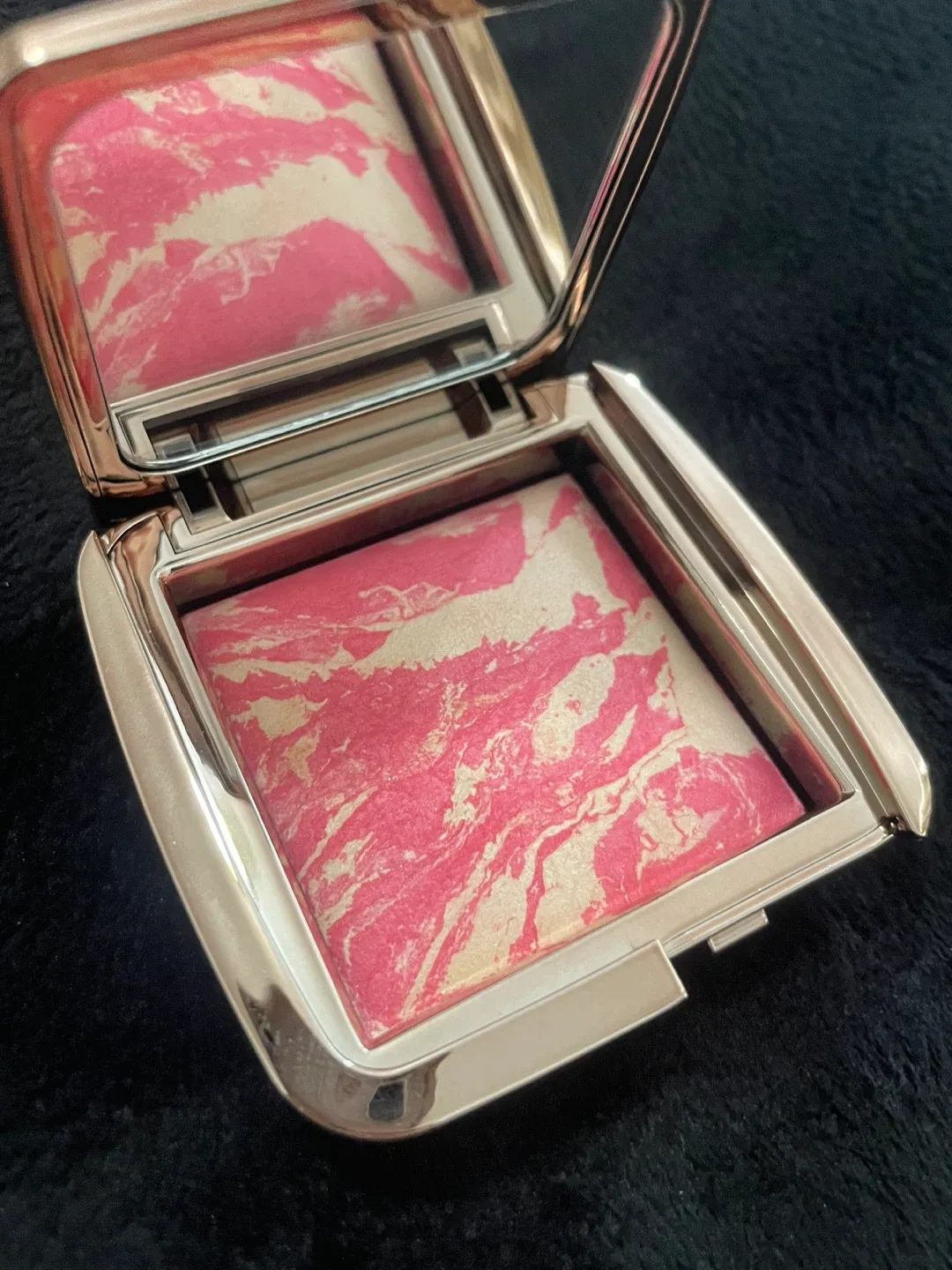 HOURGLASS Ambient Lighting Blush - Diffused Heat image indicator(3)