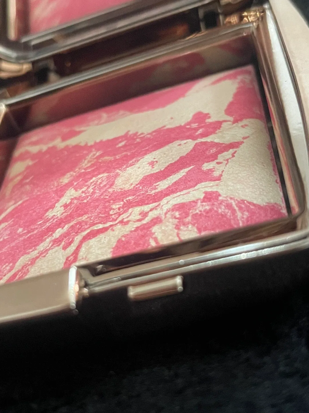 HOURGLASS Ambient Lighting Blush - Diffused Heat image indicator(4)