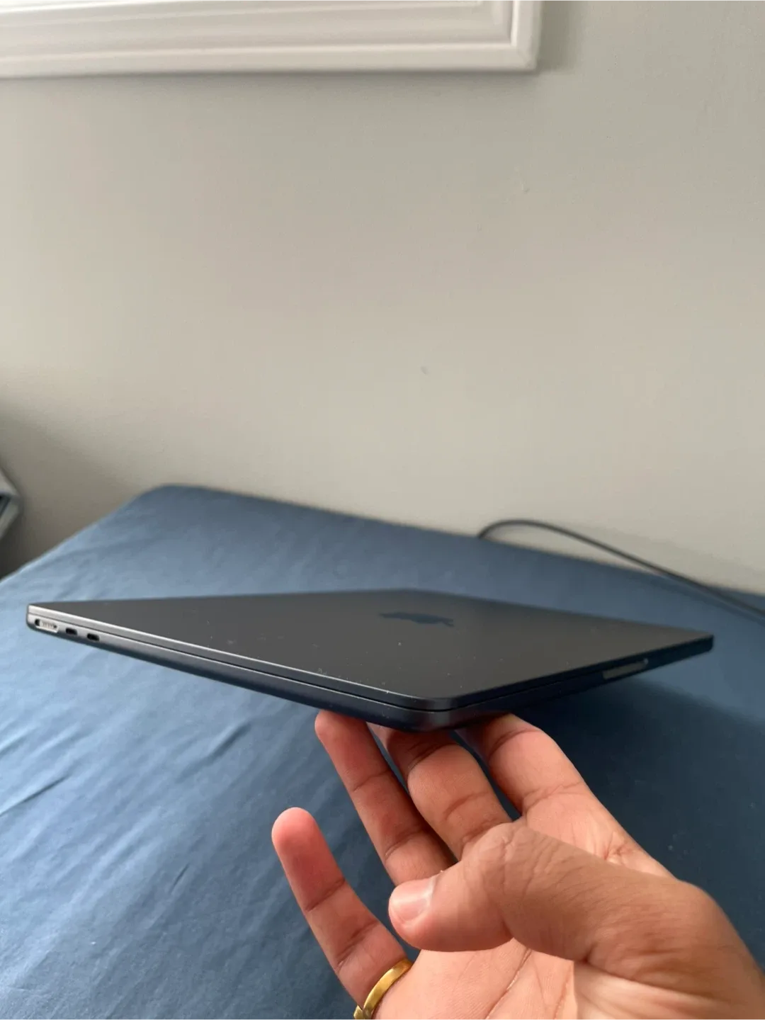 MacBook Air, Midnight image indicator(7)