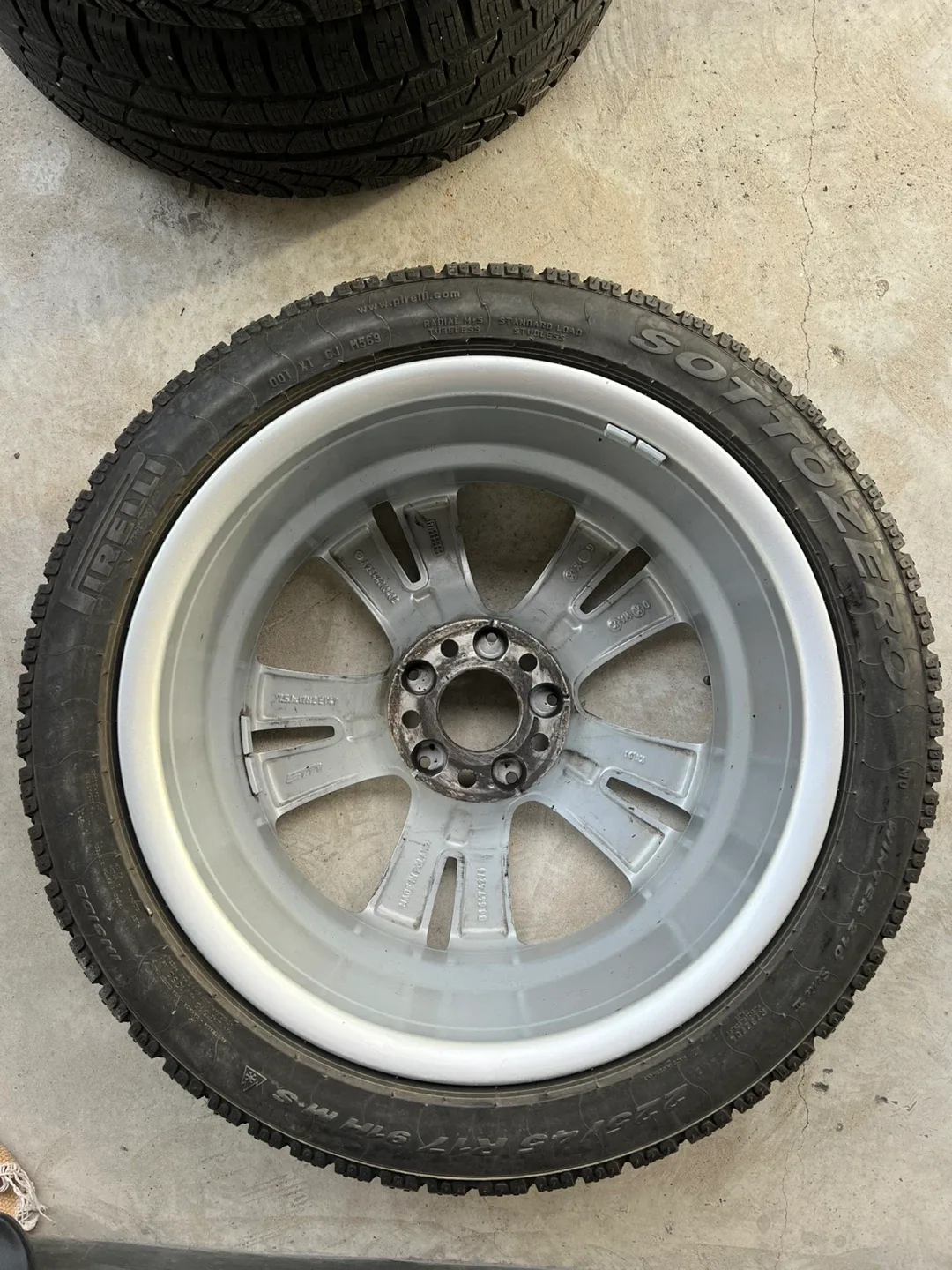 Pirelli Sottozero Winter Tire Set image indicator(4)