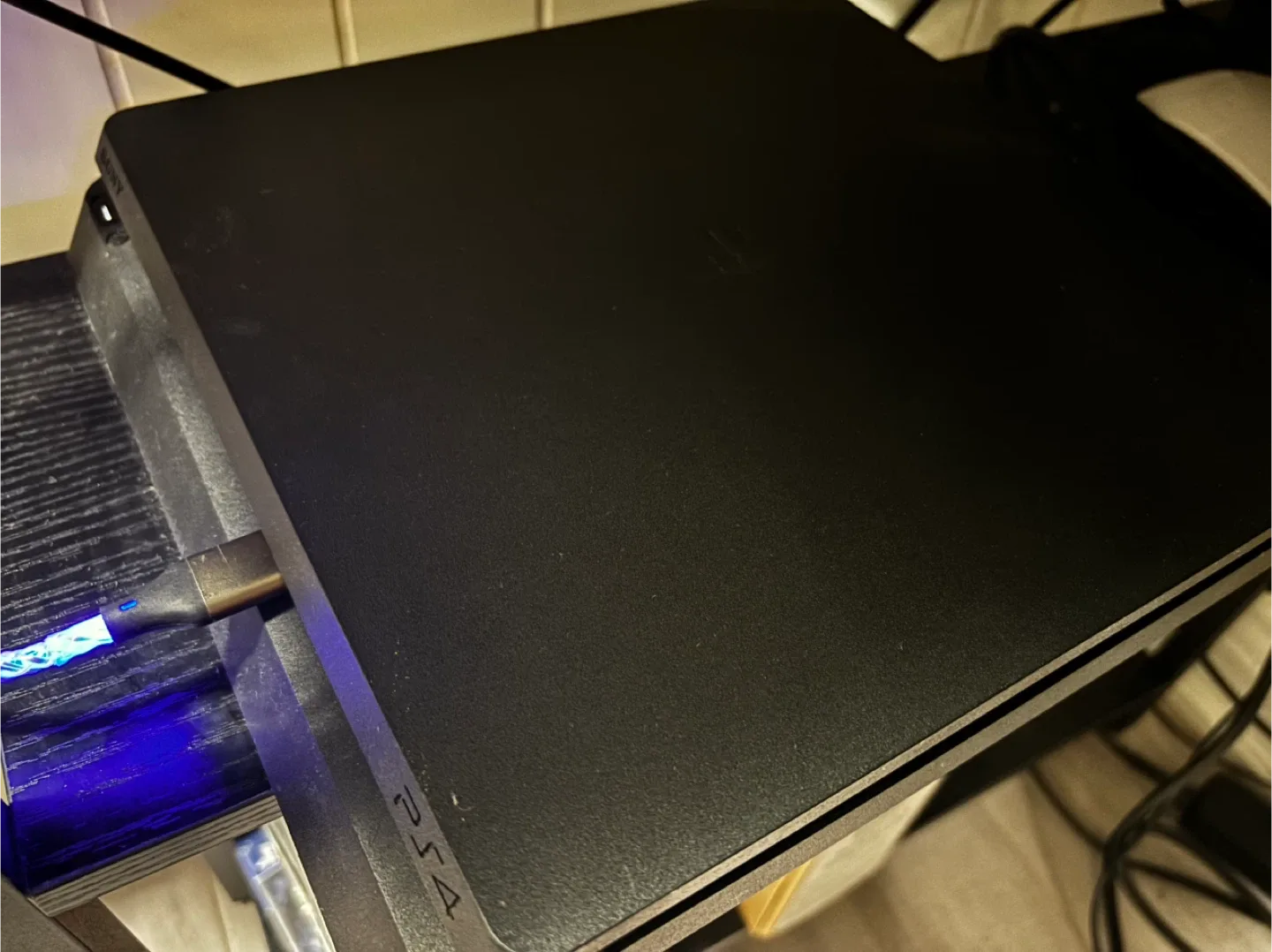 PlayStation 4 (PS4) Console & Controller (SSD) image indicator(2)