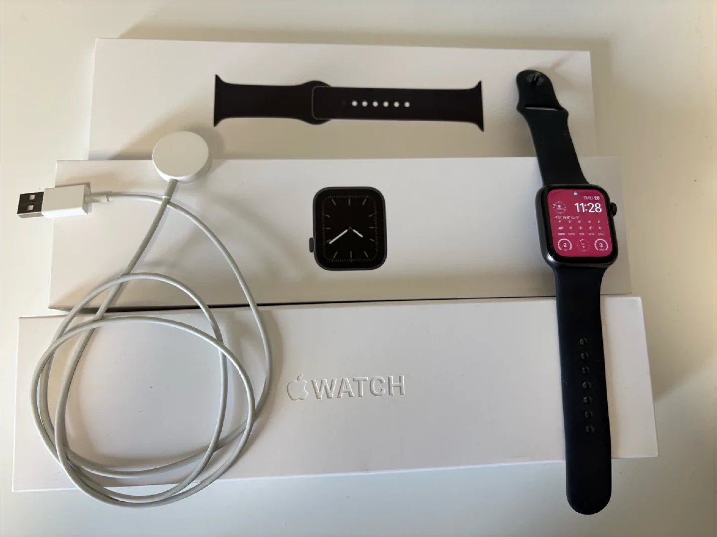 Apple Watch Series 5 - 44 mm - charger, sport band image indicator(7)