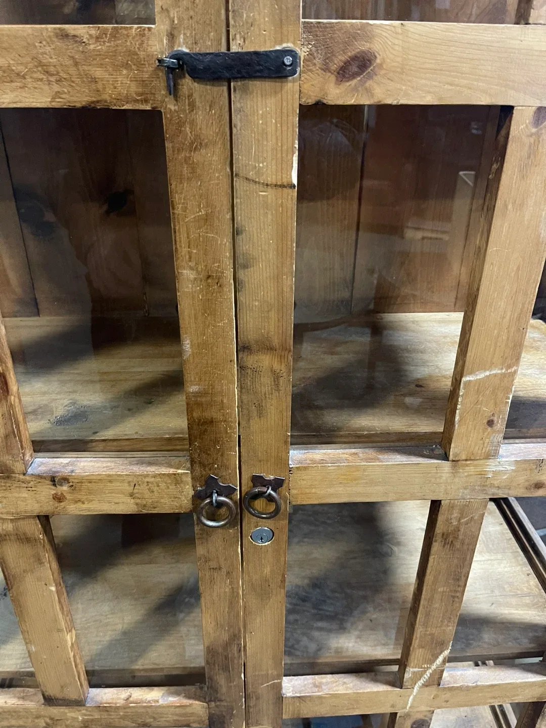 Country Charm Curio Cabinet well made image indicator(3)