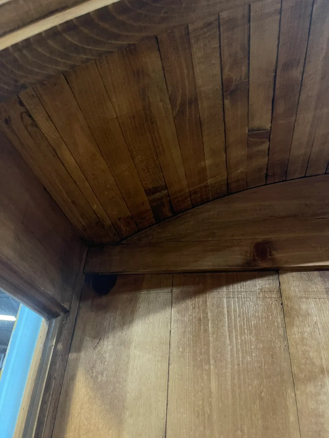 Country Charm Curio Cabinet well made image indicator(4)