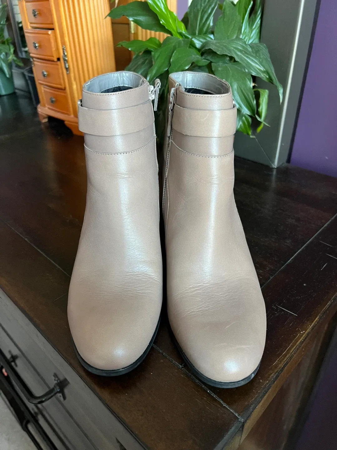 NEW Cole Haan leather ankle boots size 9.5 image indicator(2)