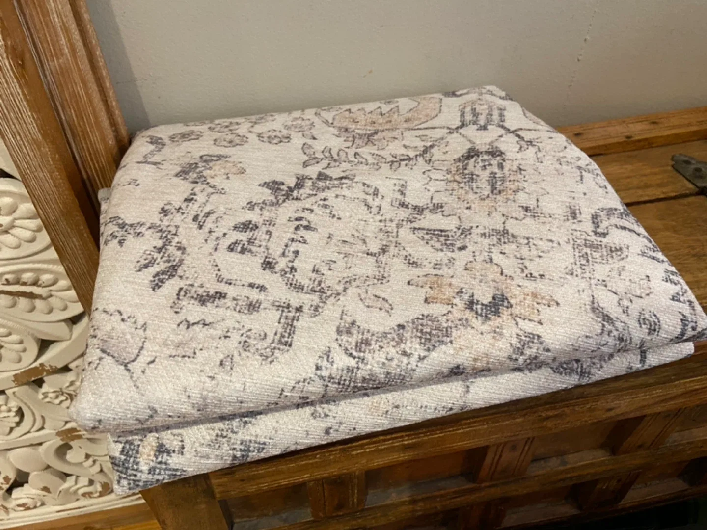 New 4’ Round Area Rug Washable Multi Grey image indicator(8)