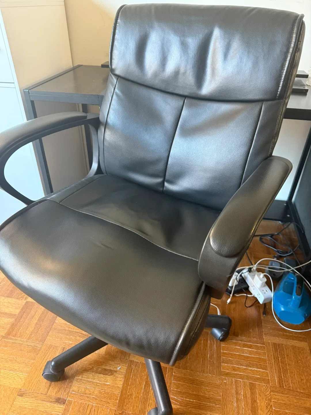 Black Office Chair image indicator(2)