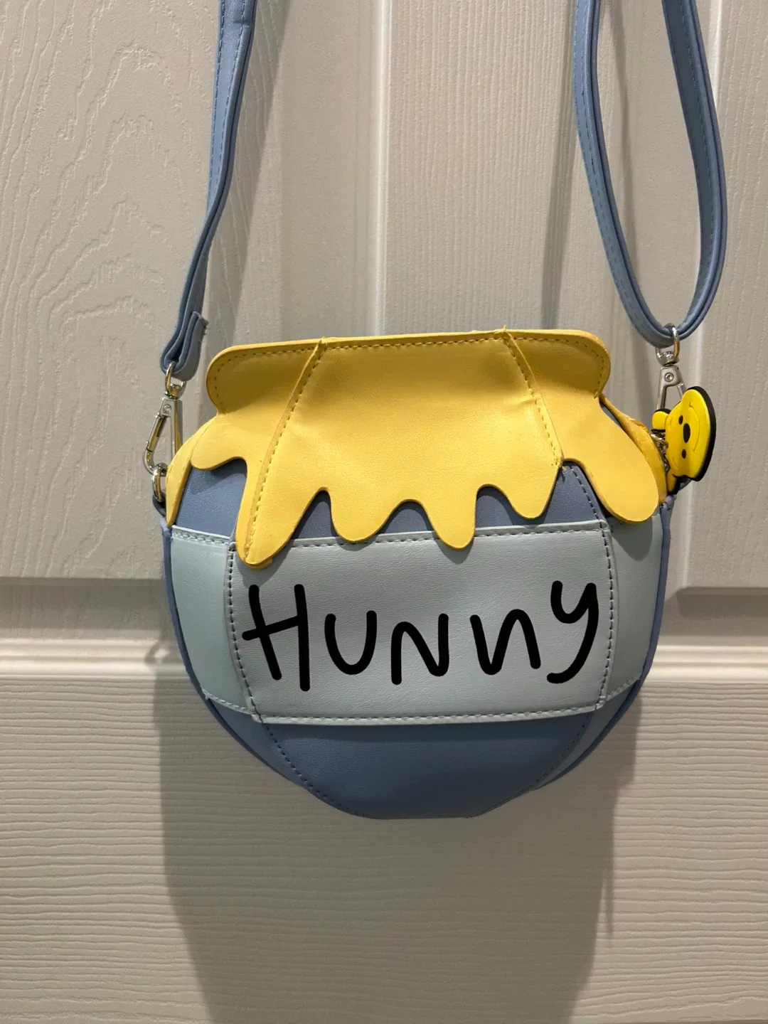 never used!! Winnie the Pooh Hunny Pot Crossbody Bag image indicator(2)