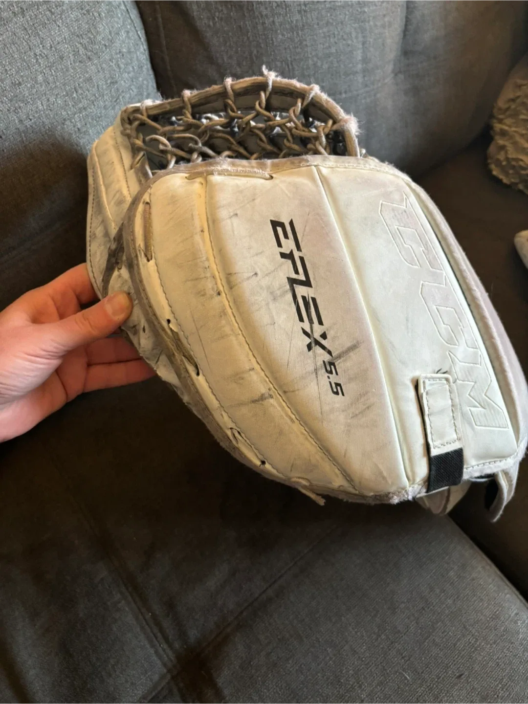 CCM EFlex 5.5 Hockey Glove image indicator(2)
