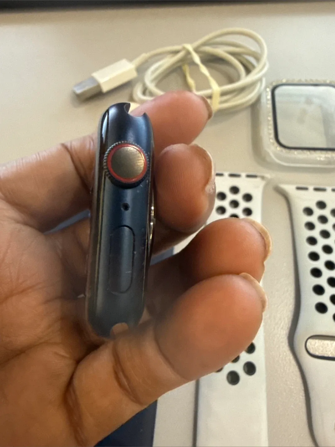 Apple Watch with Bands and Accessories image indicator(4)