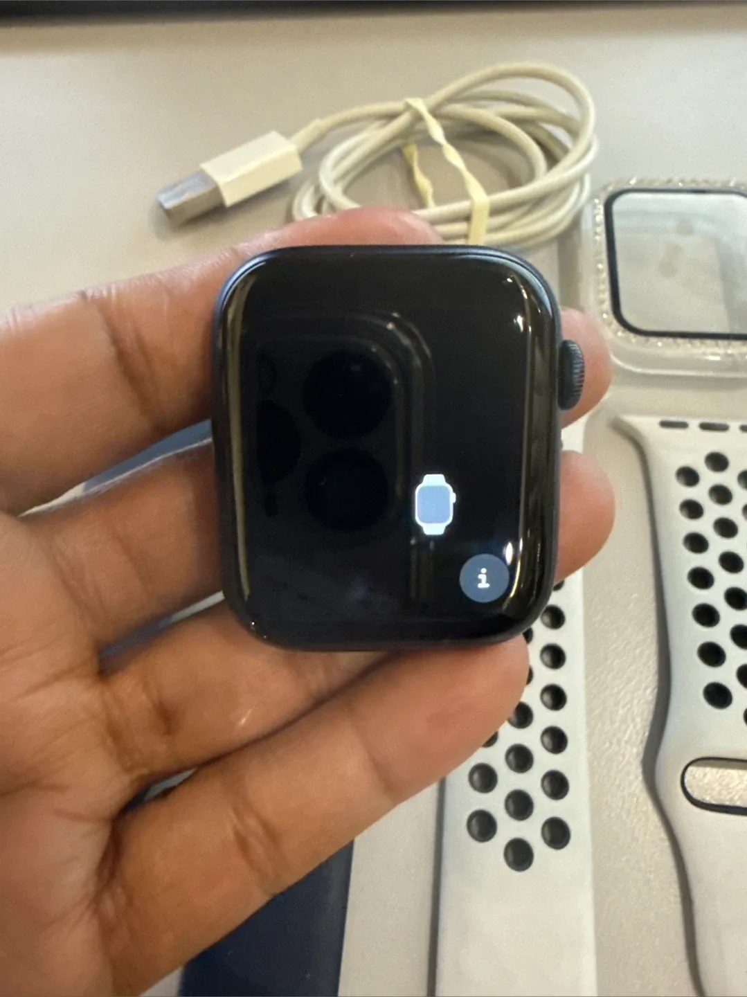 Apple Watch with Bands and Accessories image indicator(5)