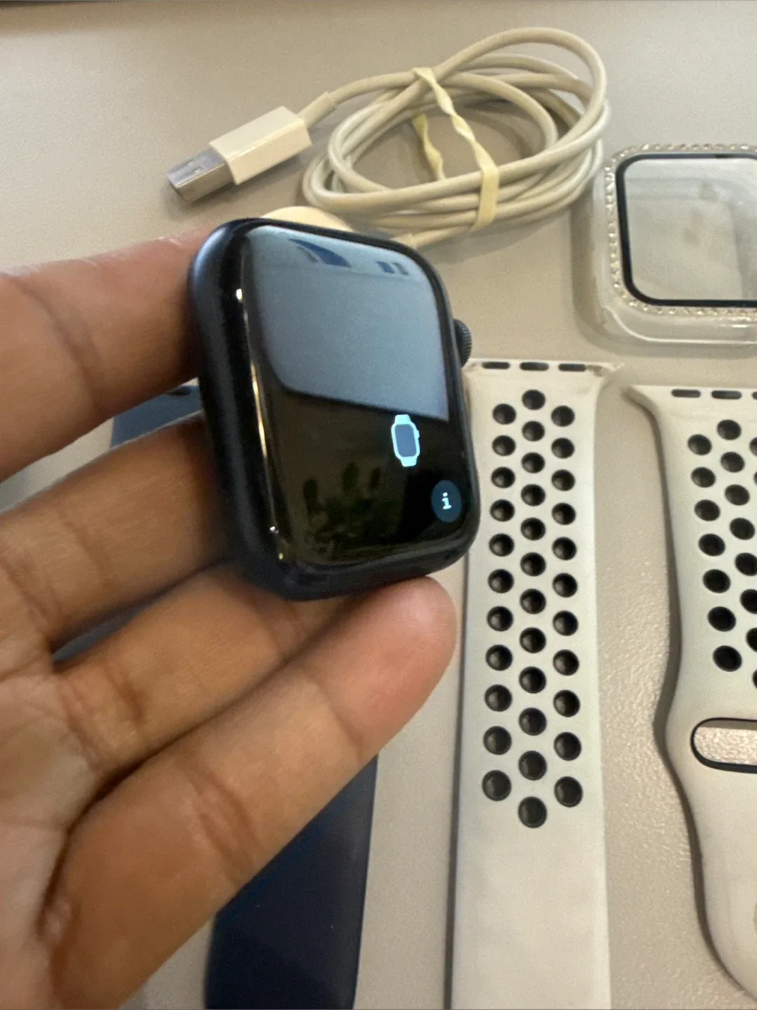 Apple Watch with Bands and Accessories image indicator(6)