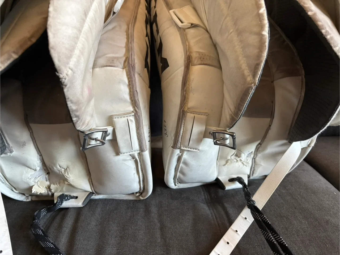 CCM EFlex 5.5 Goalie Leg Pads - Size 33+1 image indicator(4)