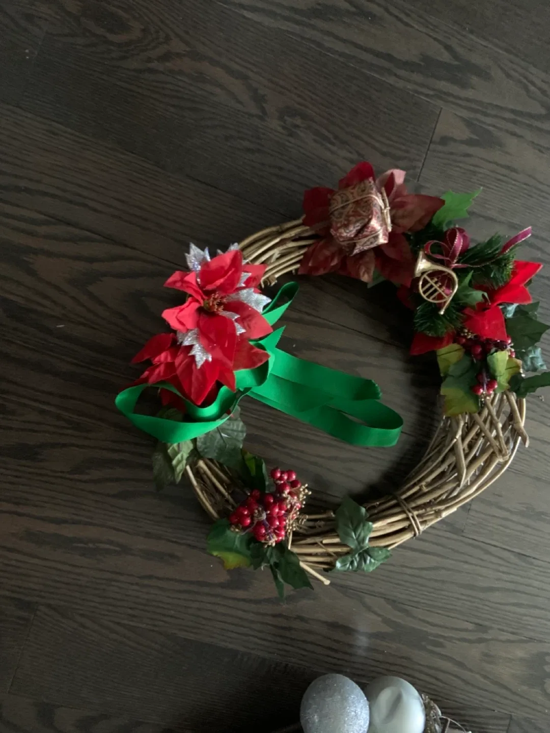 Christmas Wreaths - Silver & Red image indicator(2)