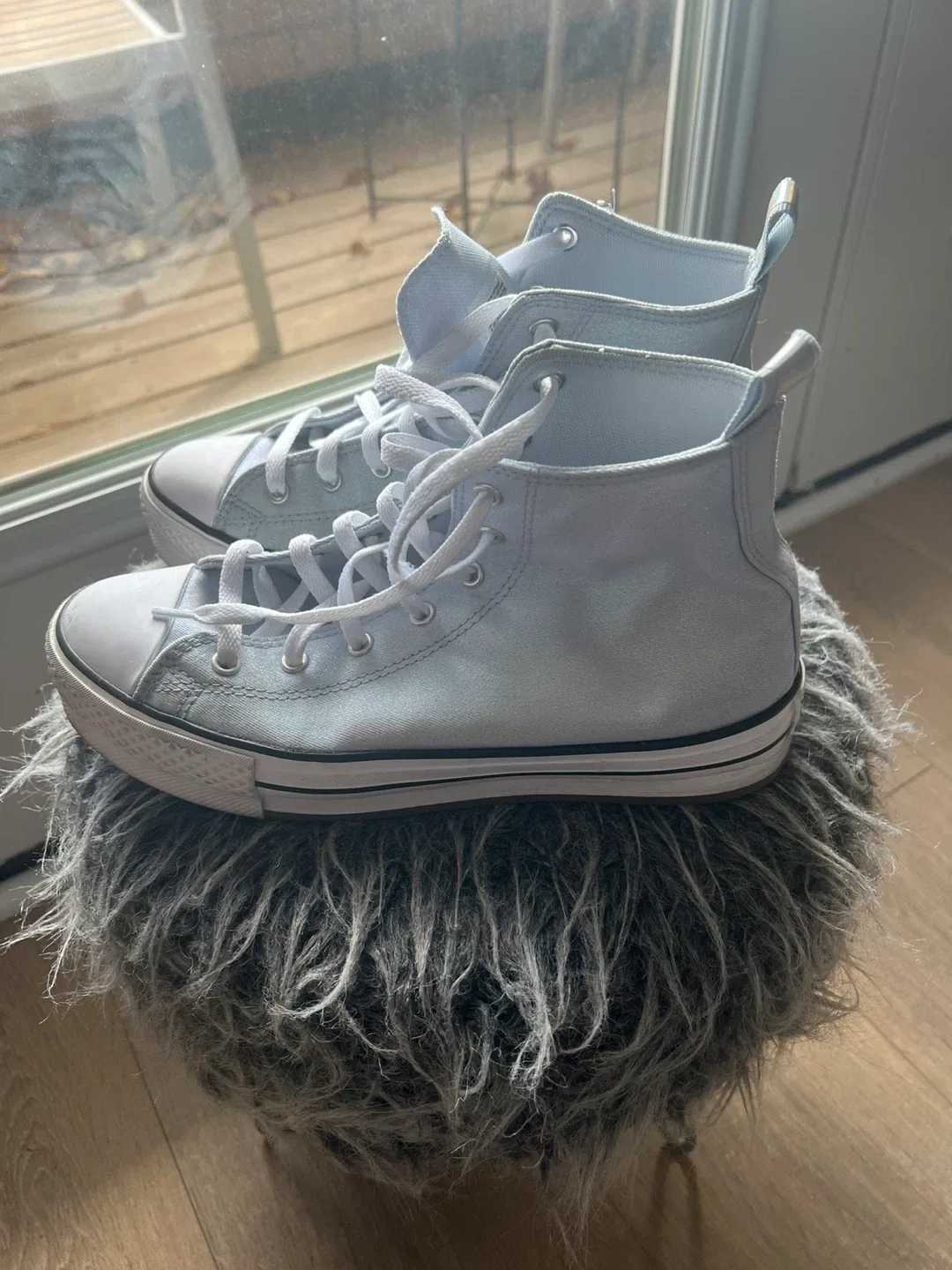 Converse All Star High Tops - woman size 8 or Size 6 ( Juniors) image indicator(2)