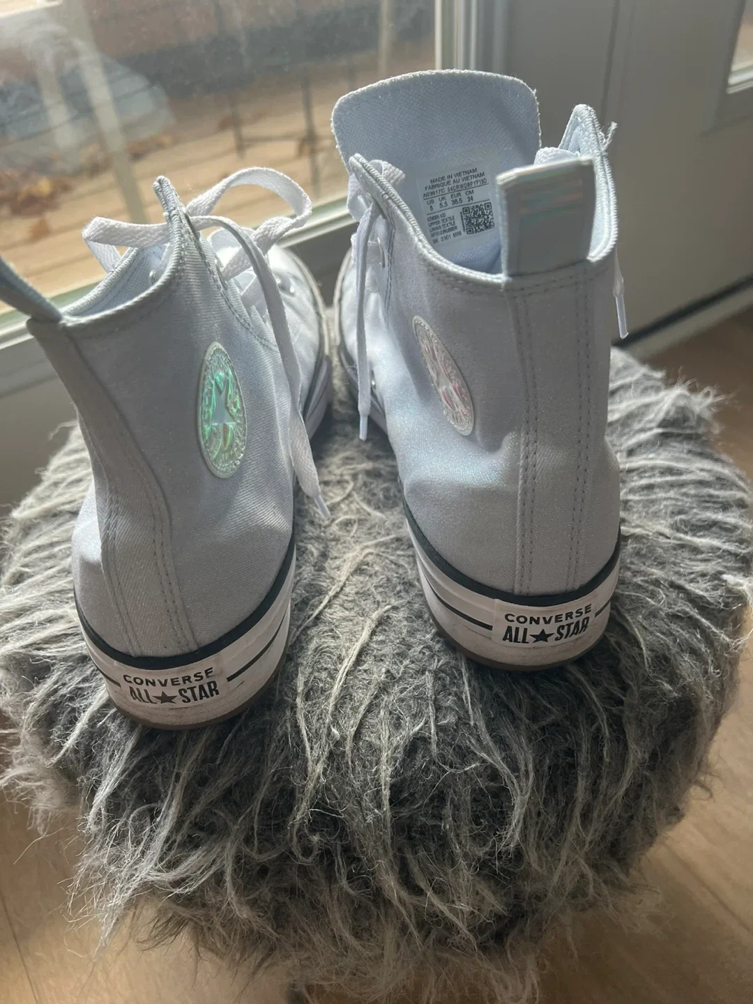 Converse All Star High Tops - woman size 8 or Size 6 ( Juniors) image indicator(3)