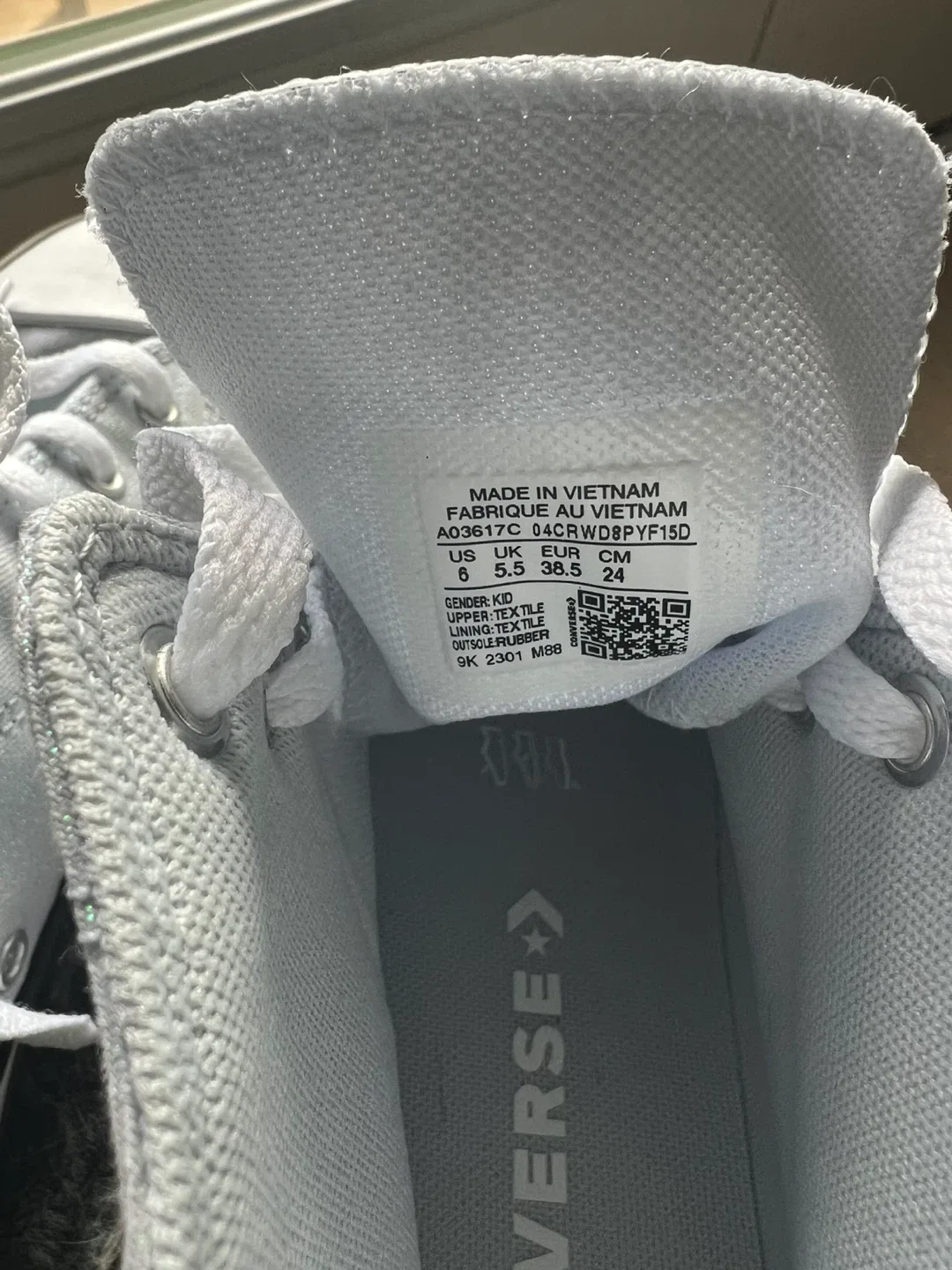 Converse All Star High Tops - woman size 8 or Size 6 ( Juniors) image indicator(5)