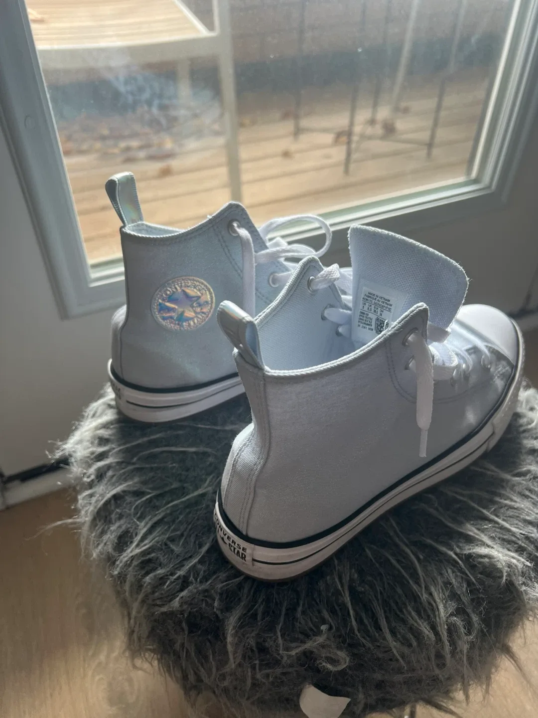 Converse All Star High Tops - woman size 8 or Size 6 ( Juniors) image indicator(4)