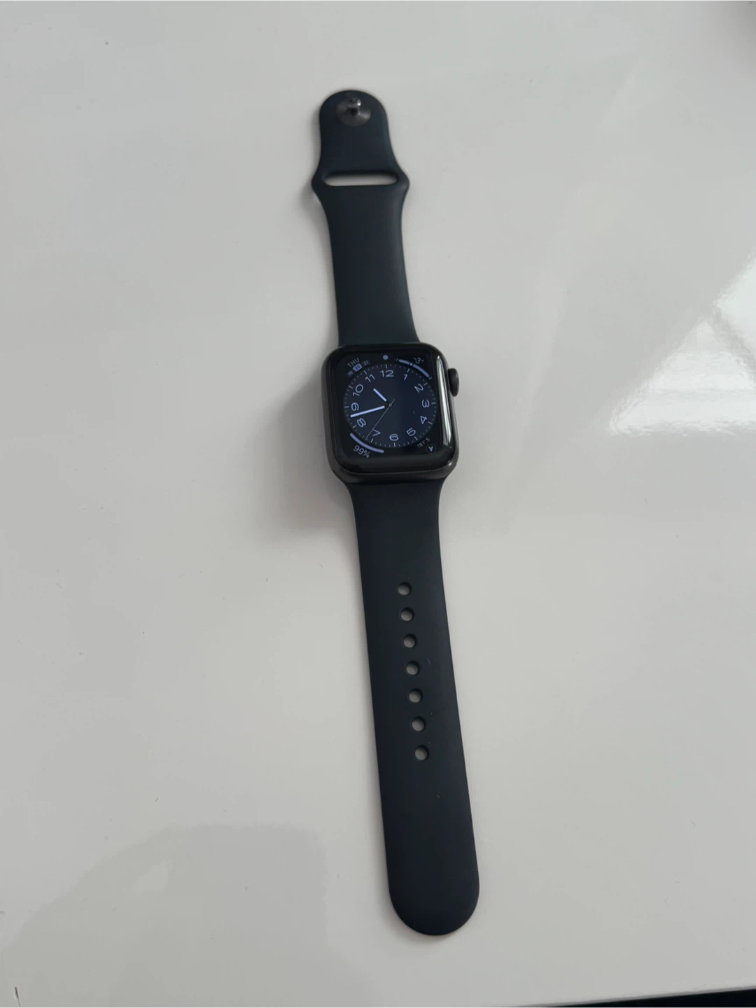 Apple Watch SE 40mm Black with charger - photo 2