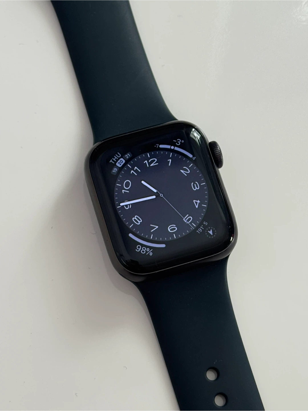 Apple Watch SE 40mm Black with charger