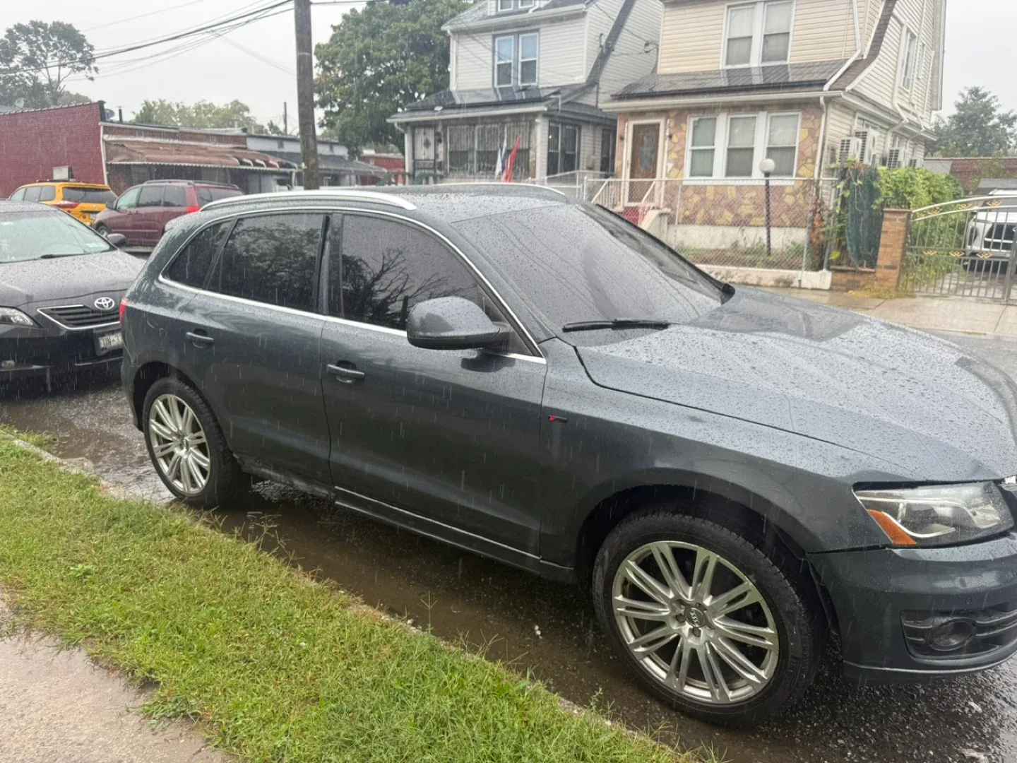 Audi Q5 Gray SUV image indicator(4)