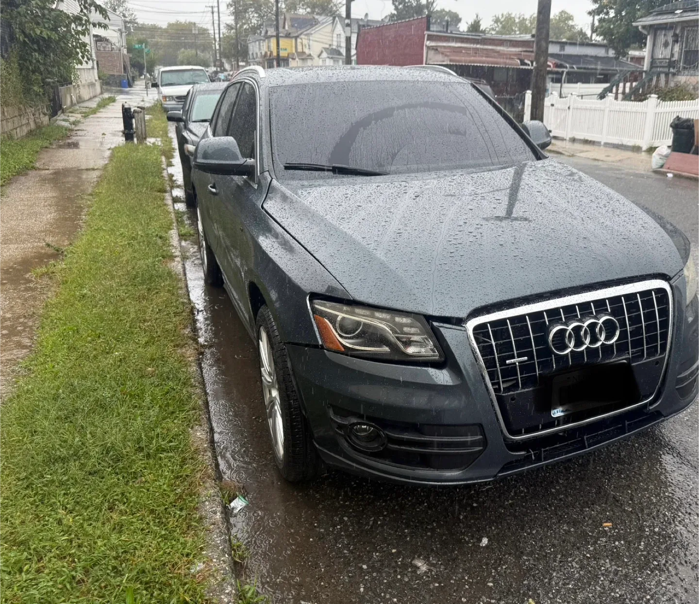 Audi Q5 Gray SUV image indicator(2)