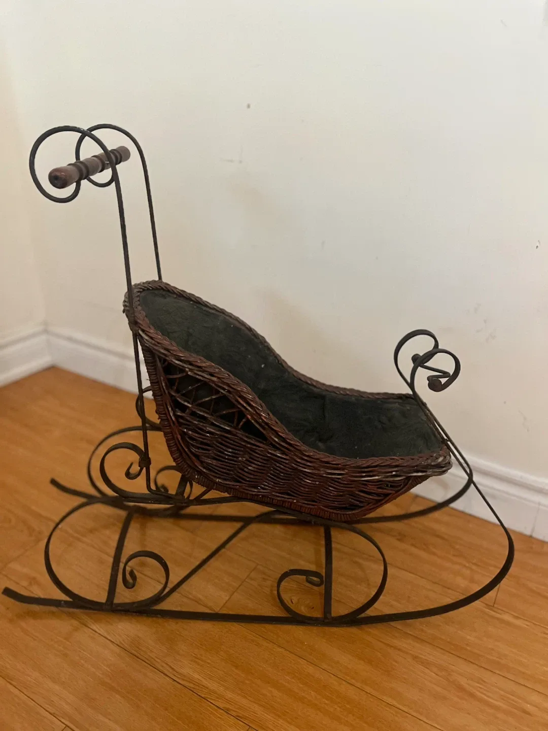 Decorative Wicker Sleigh 30x33”