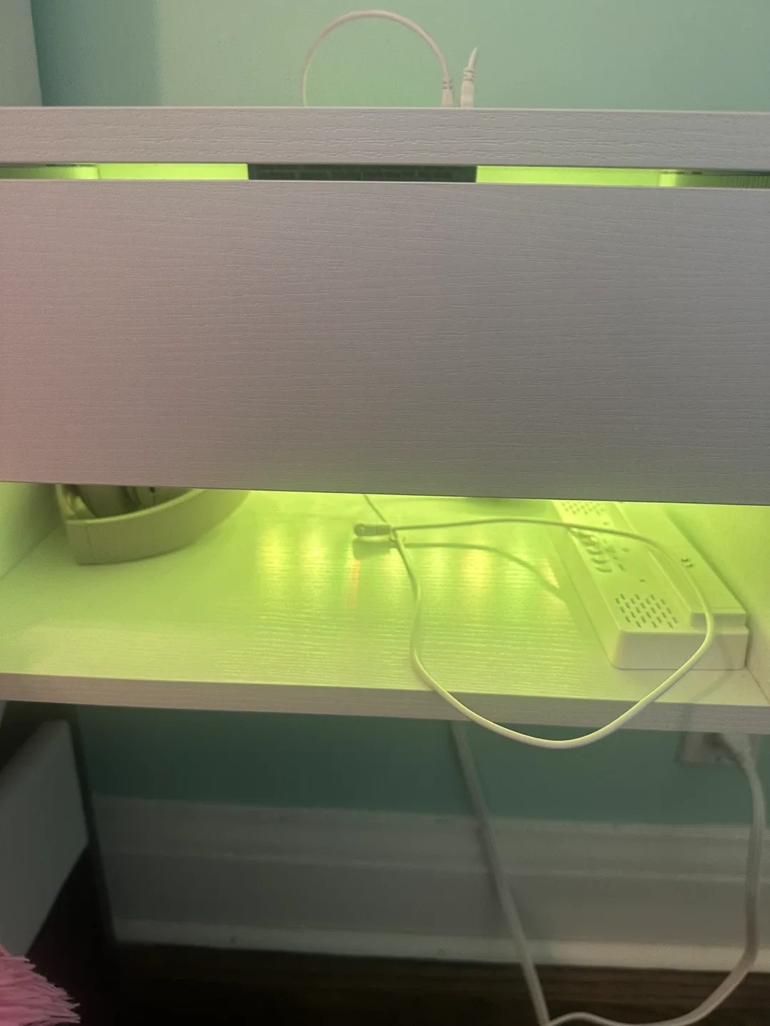 Floating bedside table image indicator(2)
