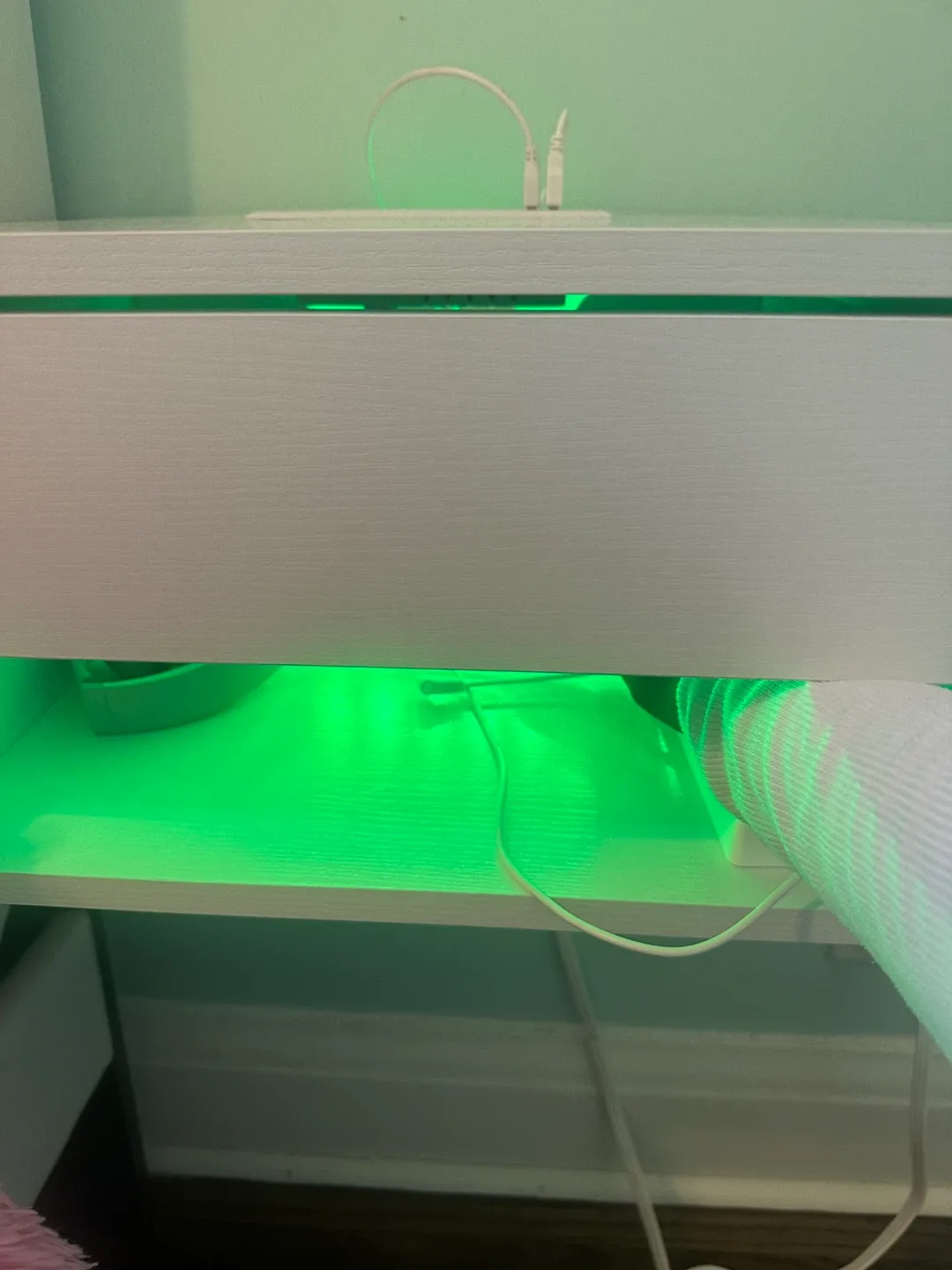 Floating bedside table thumbnail