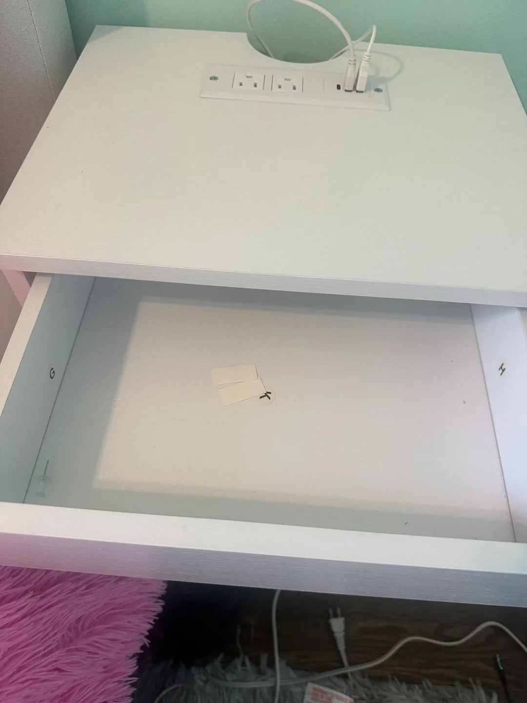 Floating bedside table image indicator(5)