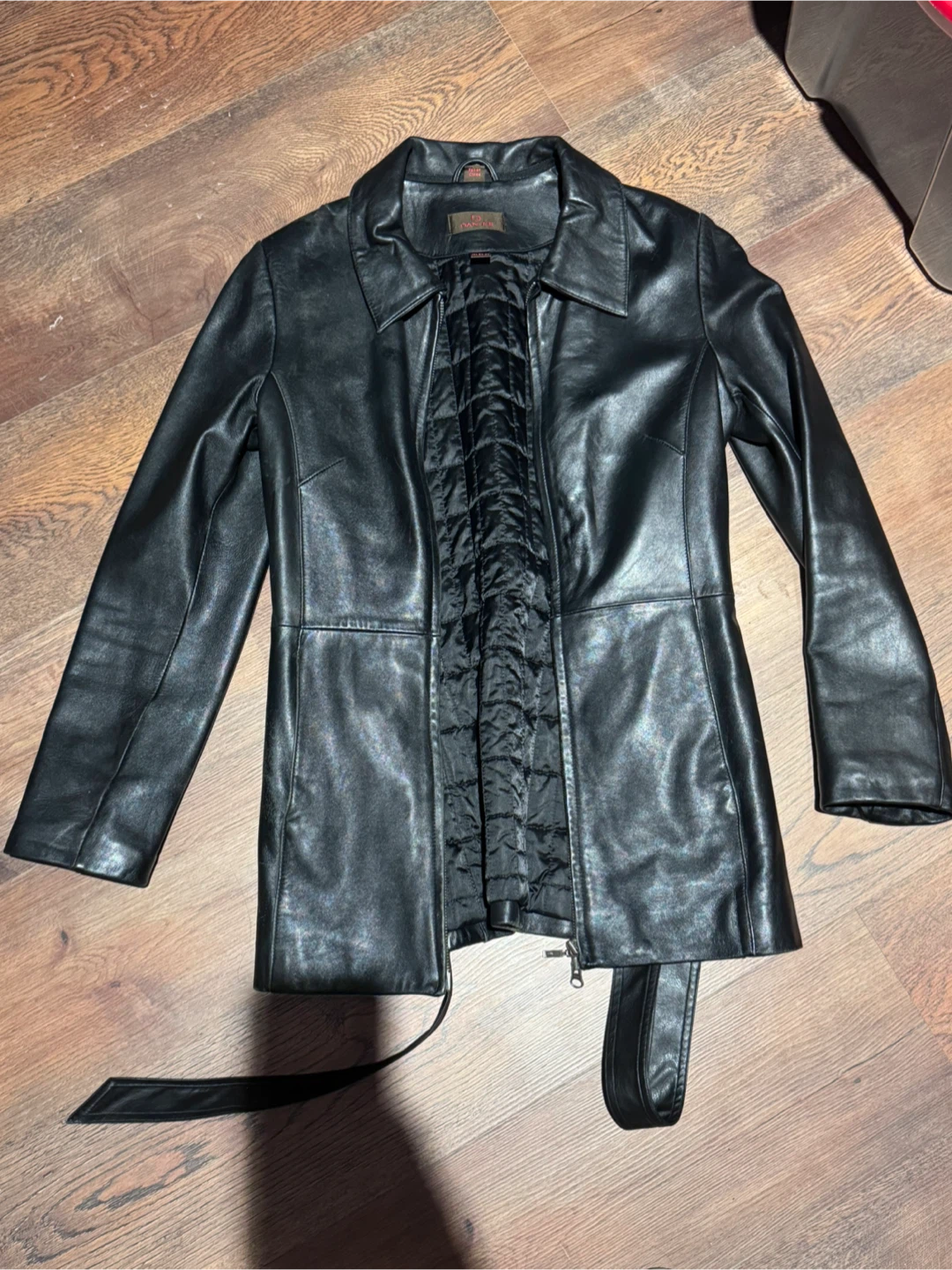 Danier Women's Genuine Leather Mid-Length Jacket - Size P (XS/S) - photo 3